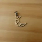 Atelier fabrication d'un pendentif en argent à Yzeron (69)