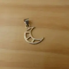 Atelier fabrication d'un pendentif en argent à Yzeron (69)