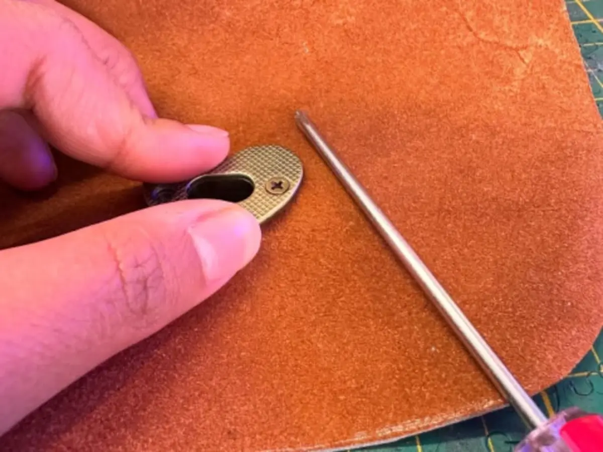 Atelier fabrication d'un petit sac en cuir à Saran (45)