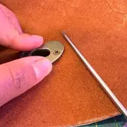 Atelier fabrication d'un petit sac en cuir à Saran (45)