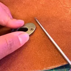 Atelier fabrication d'un petit sac en cuir à Saran (45)