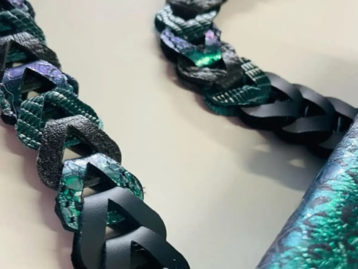 Atelier fabrication d'une bandoulière de sac en cuir à Saran(45)