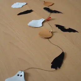 Atelier fabrication d'une guirlande d'halloween en cuir