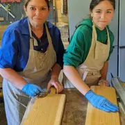 Atelier fabrication d'une planche à découper à Pennedepie (14)