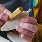 Atelier fabrication d'une plume en bois à Compiegne (60)