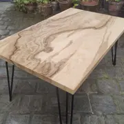 Atelier fabrication d'une table rectangulaire en bois à Paris