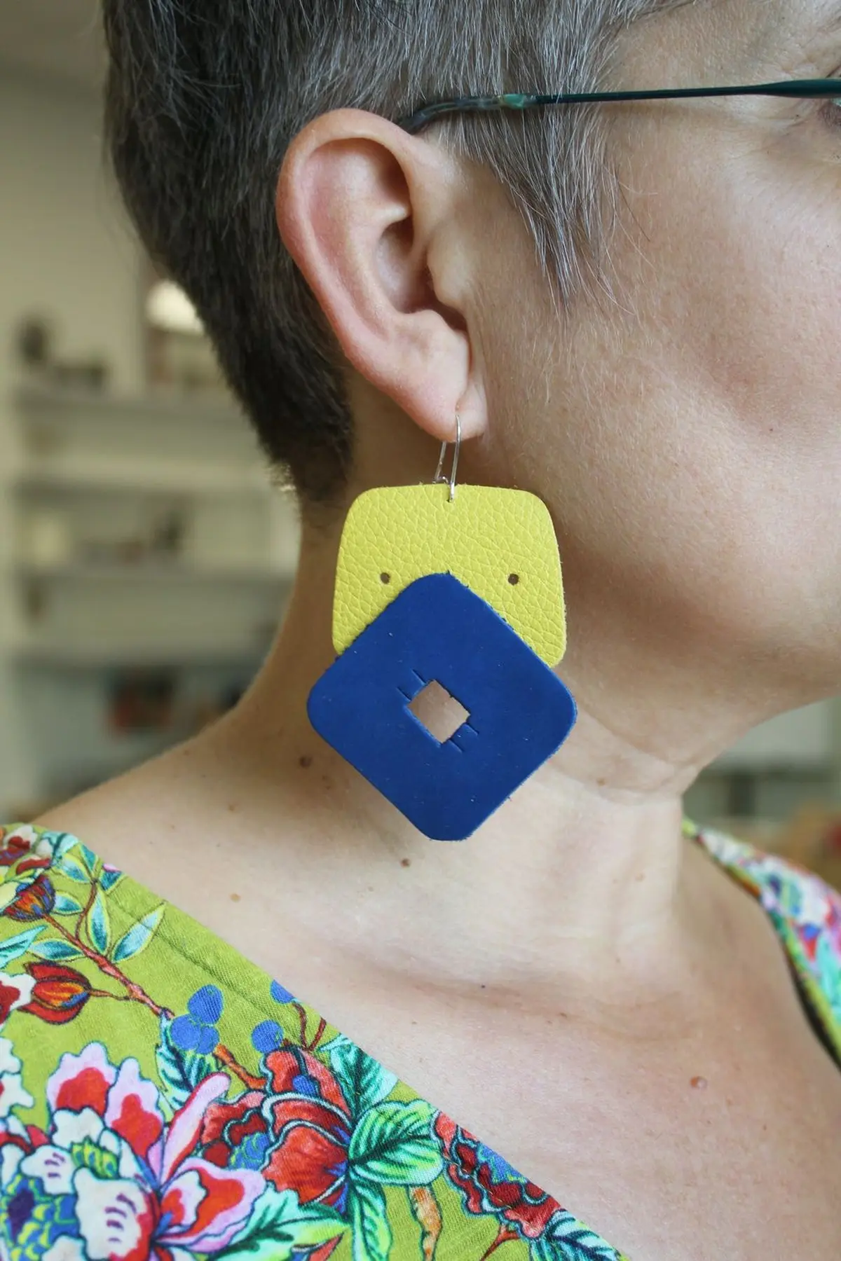 Atelier fabrication de boucles d'oreilles avec du cuir upcyclé