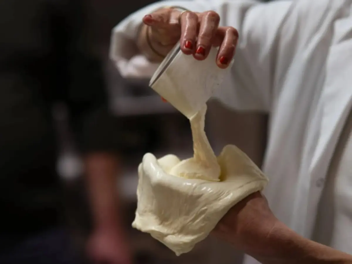 Atelier fabrication de burrata crémeuse à Bordeaux (33)