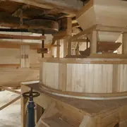 Atelier fabrication de crêpes, au moulin de Sabathier