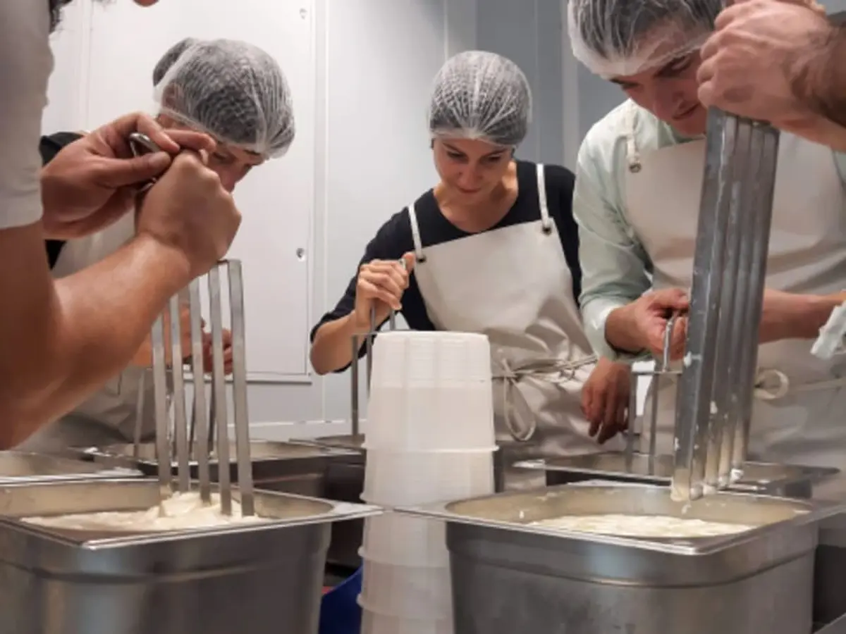 Atelier fabrication de tomme de fromage à Paris 18ème