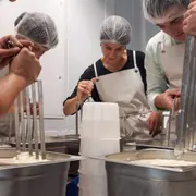 Atelier fabrication de tomme de fromage à Paris 18ème