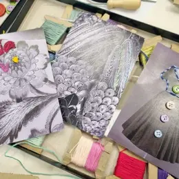Atelier famille - cartes postales brodées