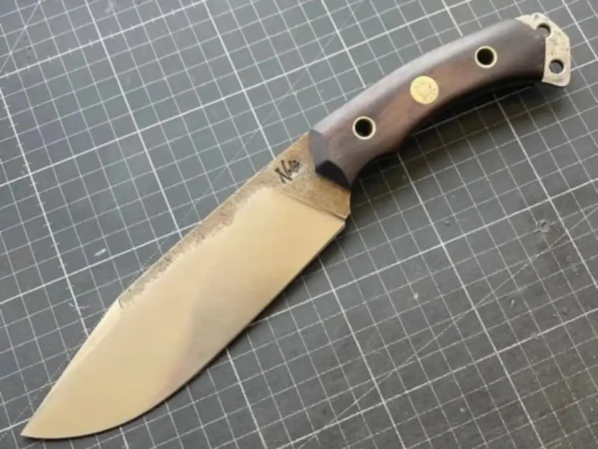 Atelier forge d'un couteau manche en bois &agrave; Saint-Galmier (42)