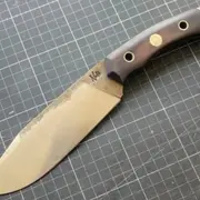 Atelier forge d'un couteau manche en bois à Saint-Galmier (42)