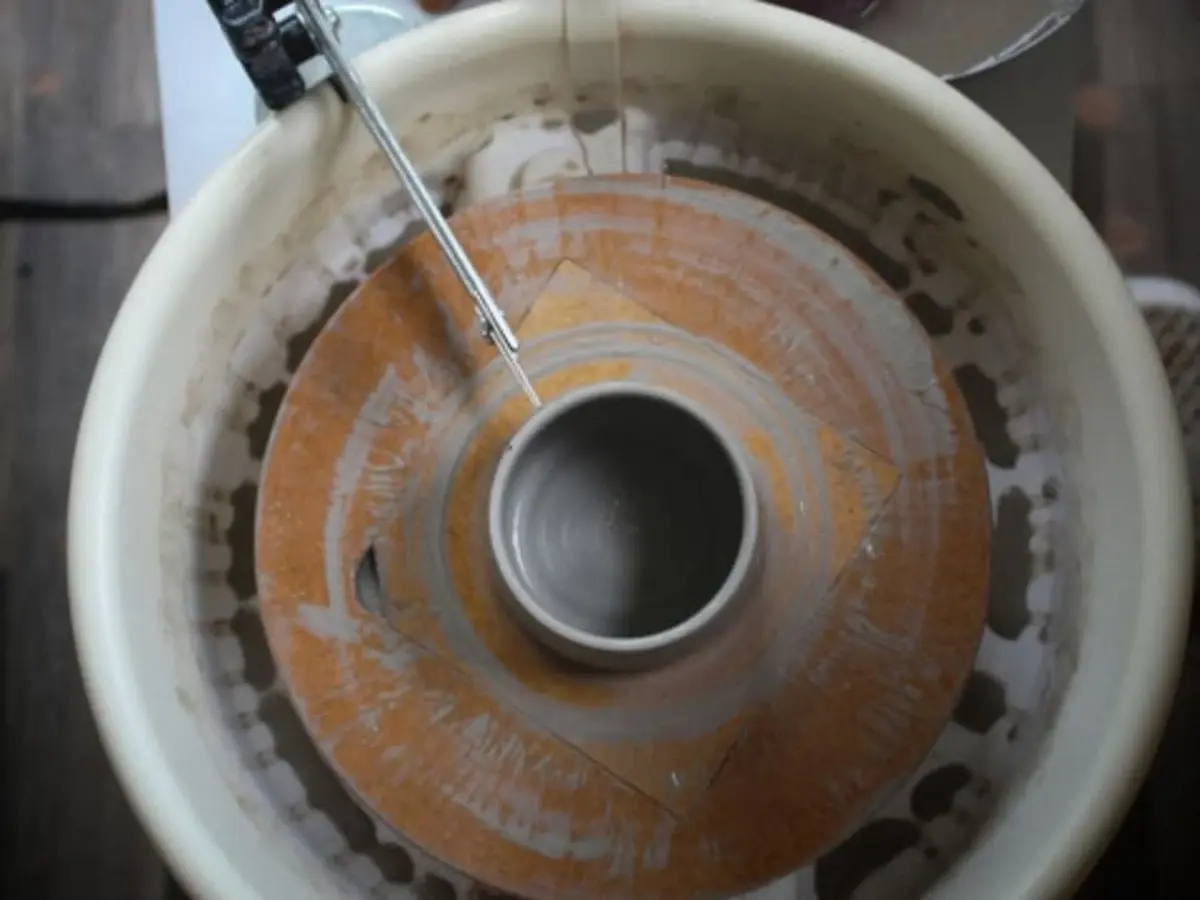 Atelier initiation au tour de potier à Salavre (01)