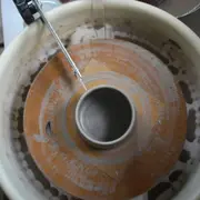 Atelier initiation au tour de potier à Salavre (01)