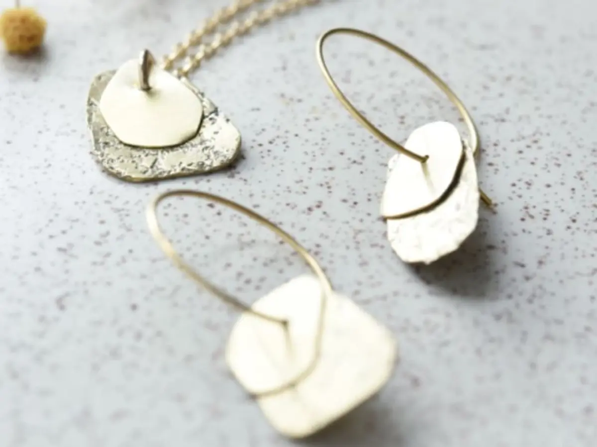 Atelier initiation : création d'un bijou martelé à Paris