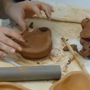 Atelier lampe à huile en argile, au musée gallo-romain