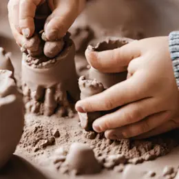 Atelier les mains dans la terre, médiathèque d'Assier