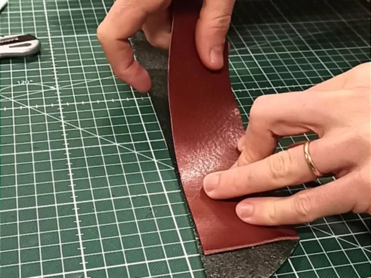 Atelier maroquinerie ceinture reversible en cuir Marseille 1er