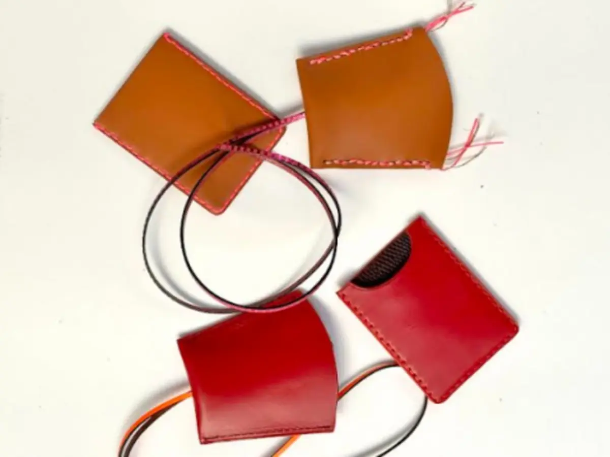 Atelier maroquinerie création d'un set d'accessoires à Paris