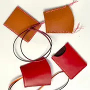 Atelier maroquinerie création d'un set d'accessoires à Paris