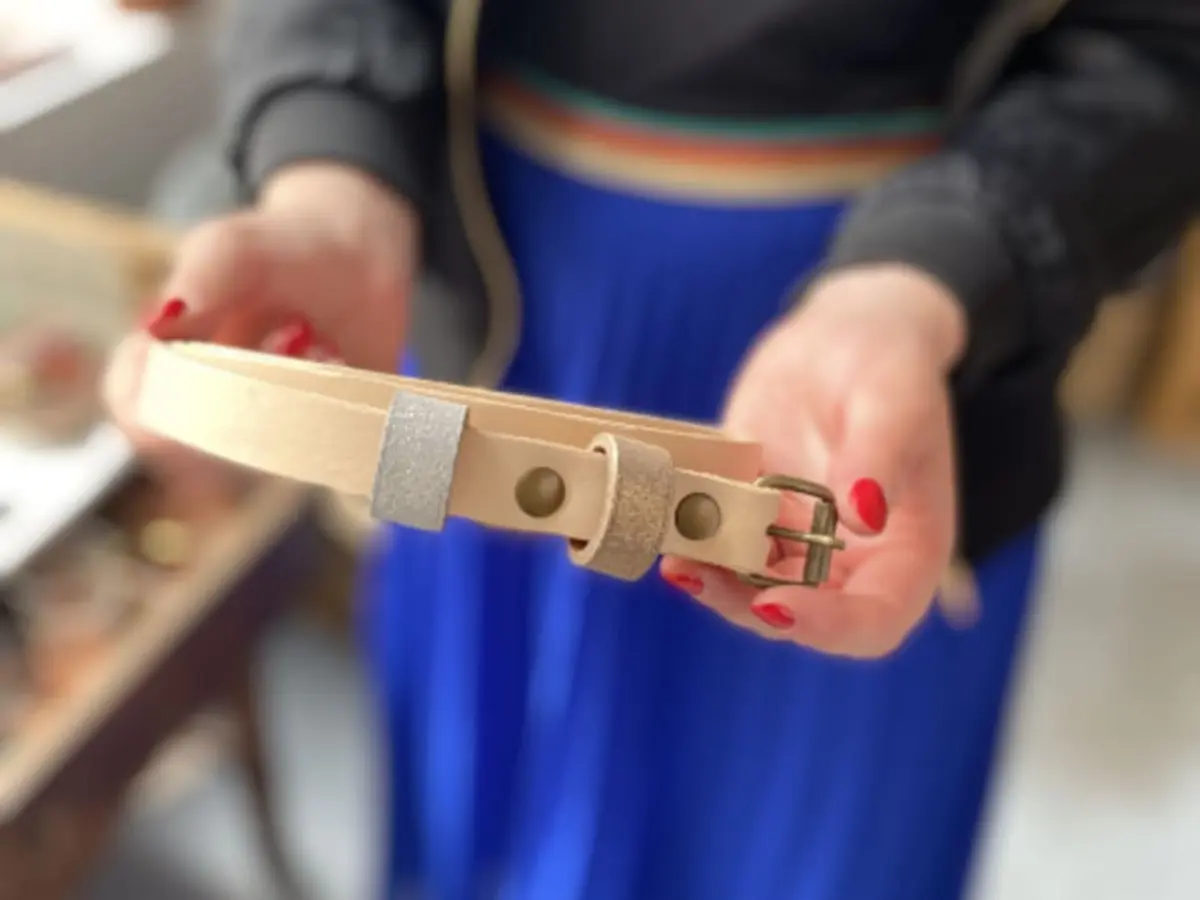 Atelier maroquinerie création d'une ceinture à Lyon (69)