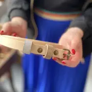 Atelier maroquinerie création d'une ceinture à Lyon (69)