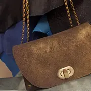 Atelier maroquinerie création sac de soirée à Marseille 1er