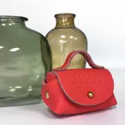 Atelier maroquinerie duo d'accessoires à Paris 19ème