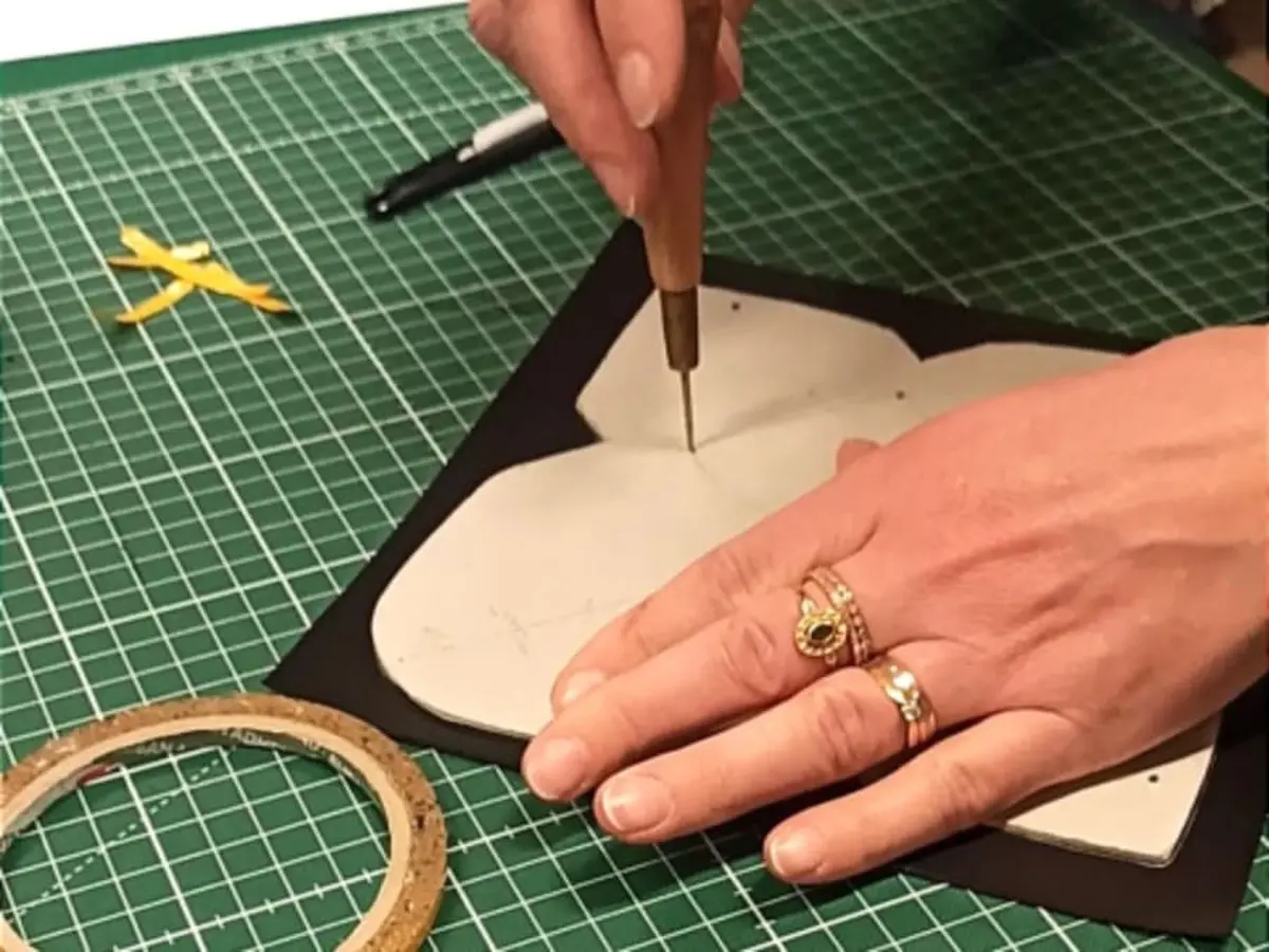 Atelier maroquinerie  pochette-enveloppe en cuir à Marseille 1er