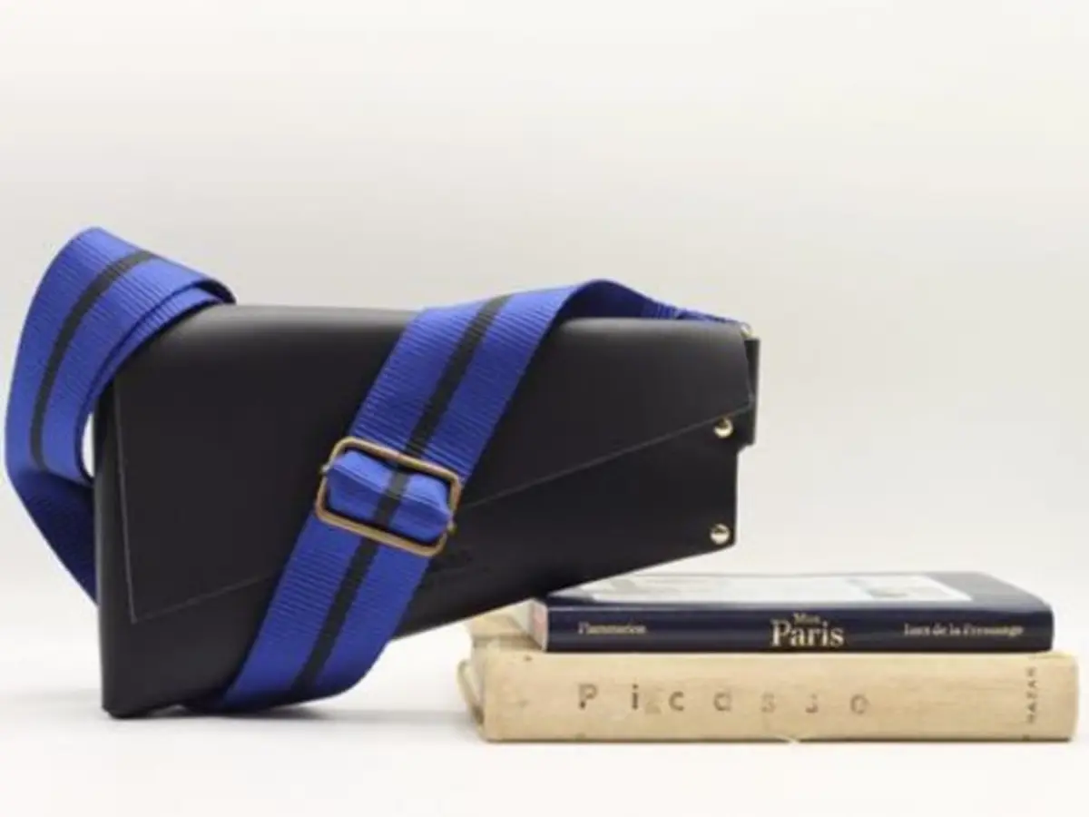 Atelier maroquinerie Sacoche Banane à Paris 19ème