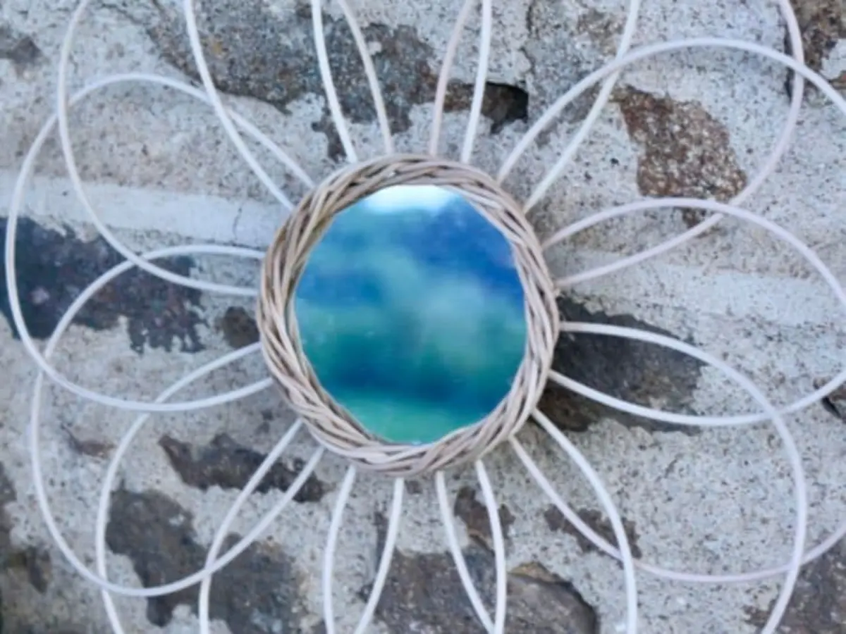 Atelier miroir en rotin à Panissières (42)