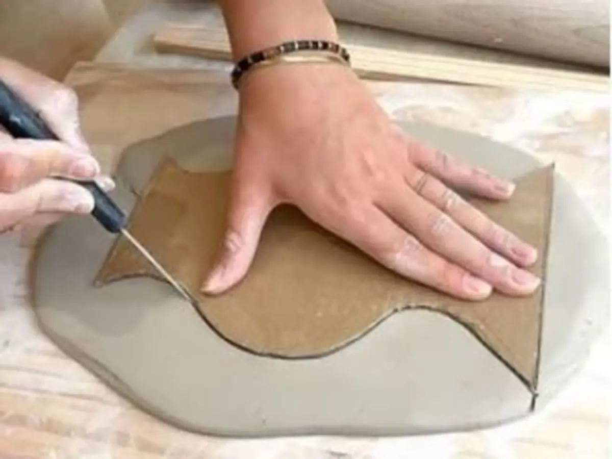 Atelier modelage d'un vase extrudé à Aix-en-Provence (13)