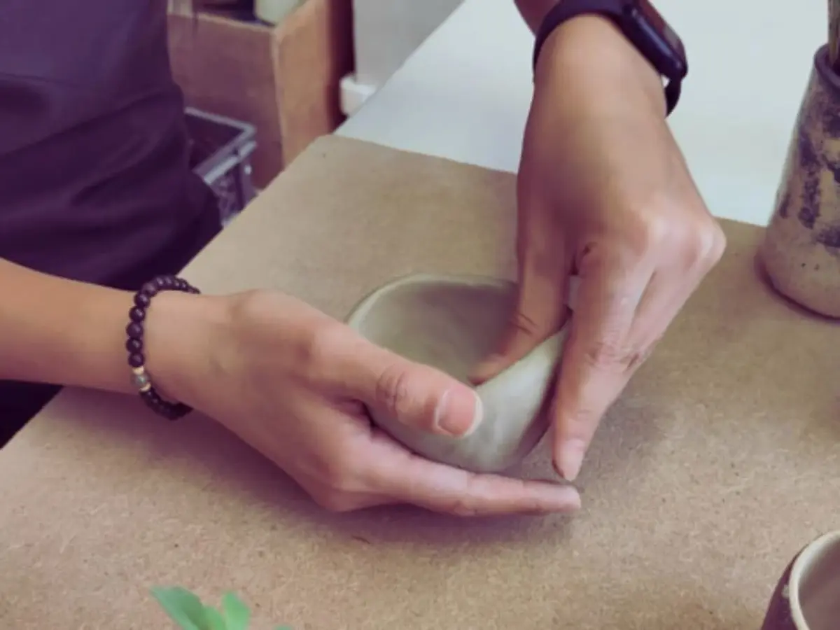 Atelier modelage duo de bols gigogne en céramique Paris 15ème