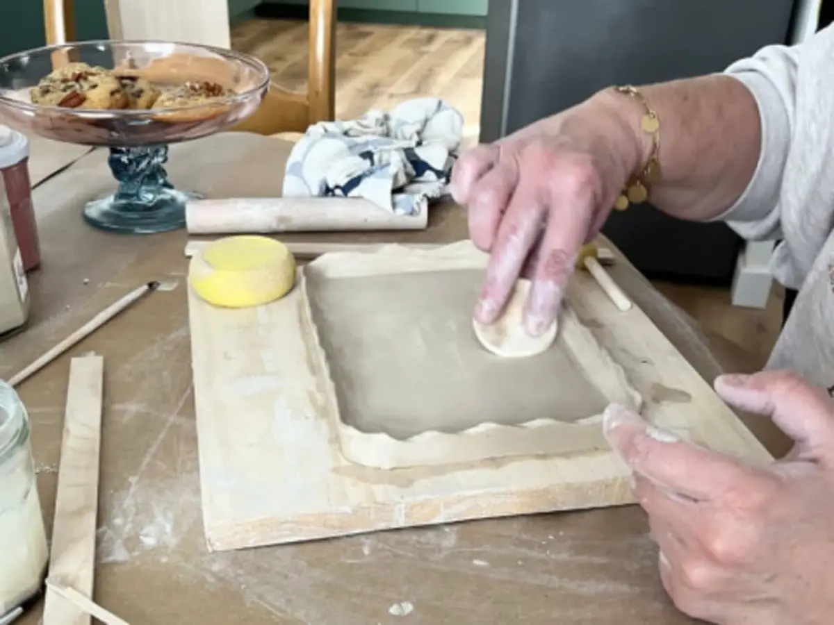 Atelier modelage et peinture sur c&eacute;ramique &agrave; Clarensac (30)