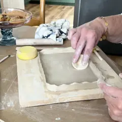 Atelier modelage et peinture sur céramique à Clarensac (30)