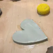 Atelier modelage & peinture sur céramique à Paris 20ème