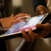 Atelier numérique Déclic & des Kids : jeu d'enquête sur tablette !