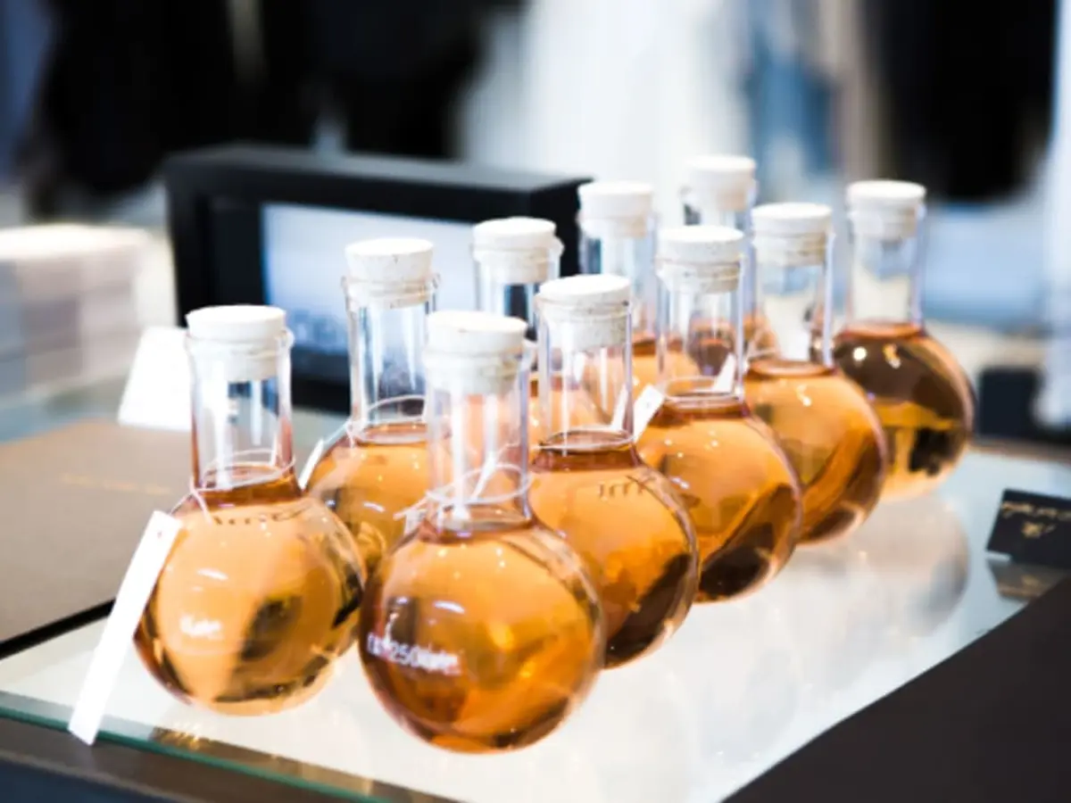 Atelier parent / enfant création de parfum à Paris 7ème