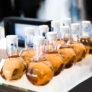 Atelier parent / enfant création de parfum à Paris 7ème