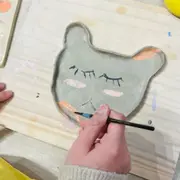 Atelier parent/enfant modelage assiette rigolote à Aix