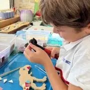 Atelier parent/enfant Mosaïque à Dolus d'Oléron (17)