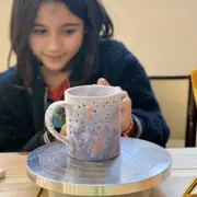 Atelier parent / enfant peinture sur céramique à Paris 14ème