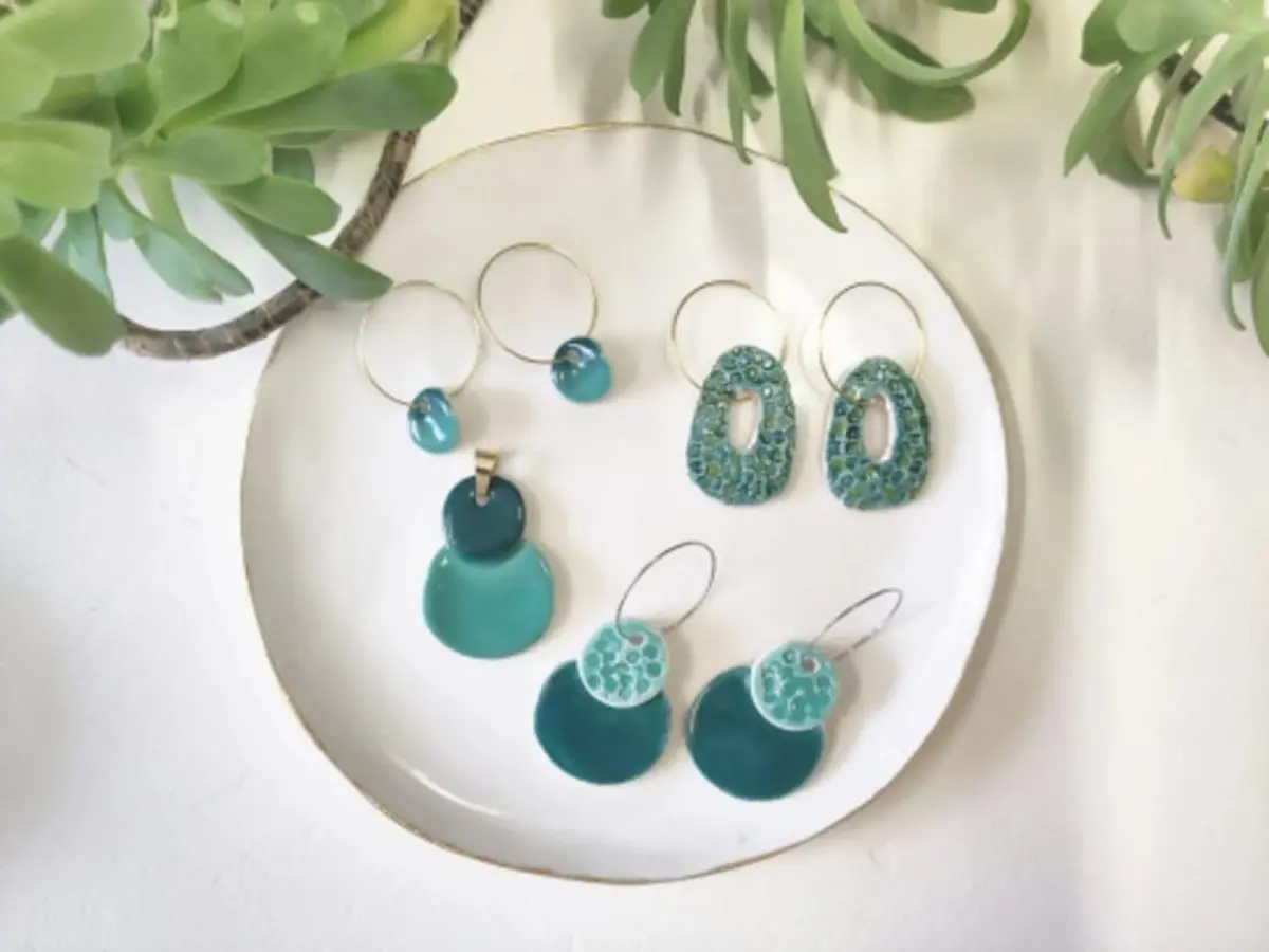 Atelier parure de bijoux en céramique Paris 15ème