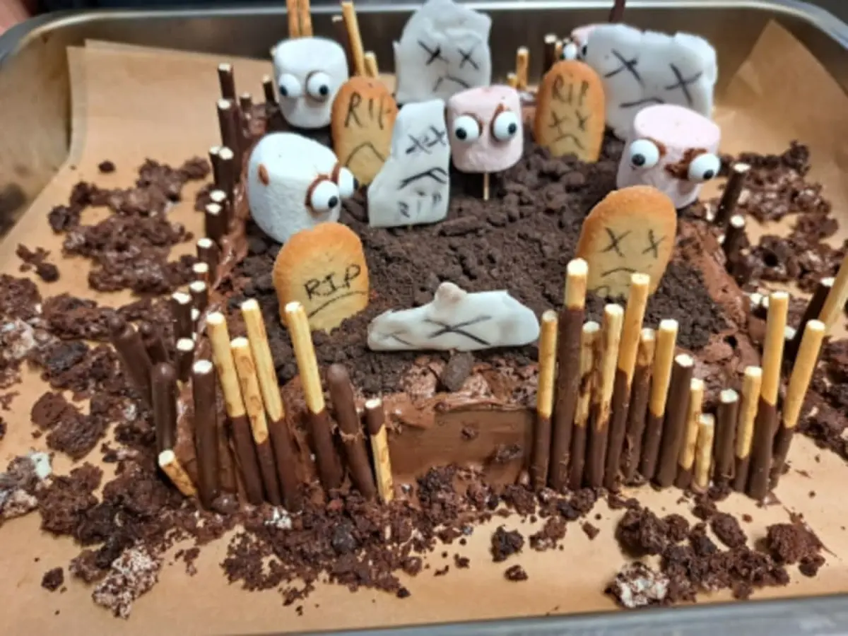 Atelier p&acirc;tisserie d'Halloween G&acirc;teau cimeti&egrave;re &agrave; l'ouest de Toulouse (31, 32)