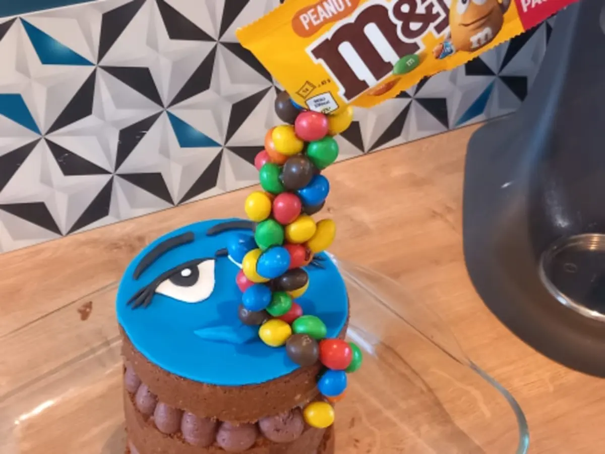 Atelier pâtisserie d'un Gravity Cake à Lorleau (27)