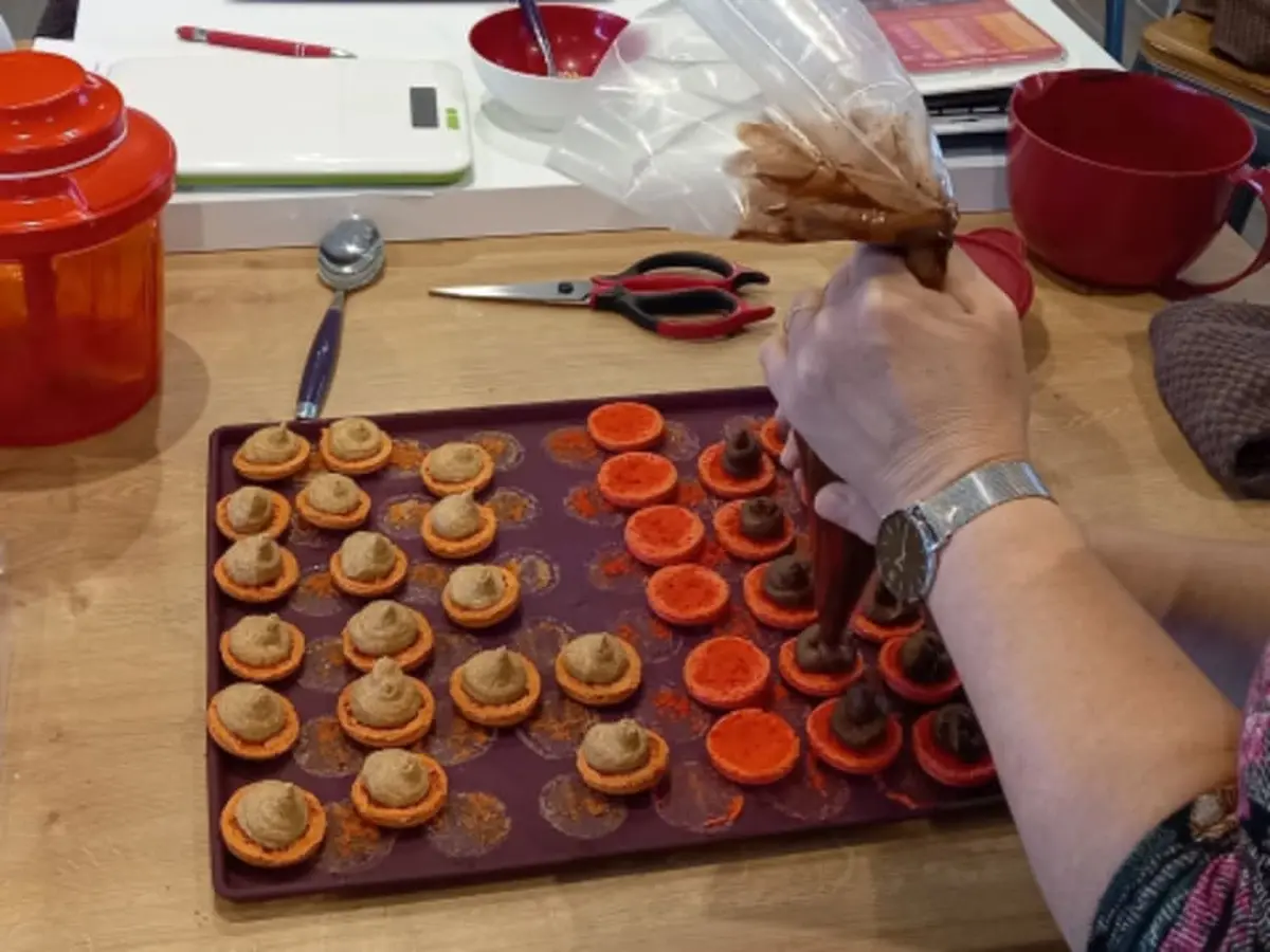 Atelier pâtisserie spécial macarons à Lorleau (27)