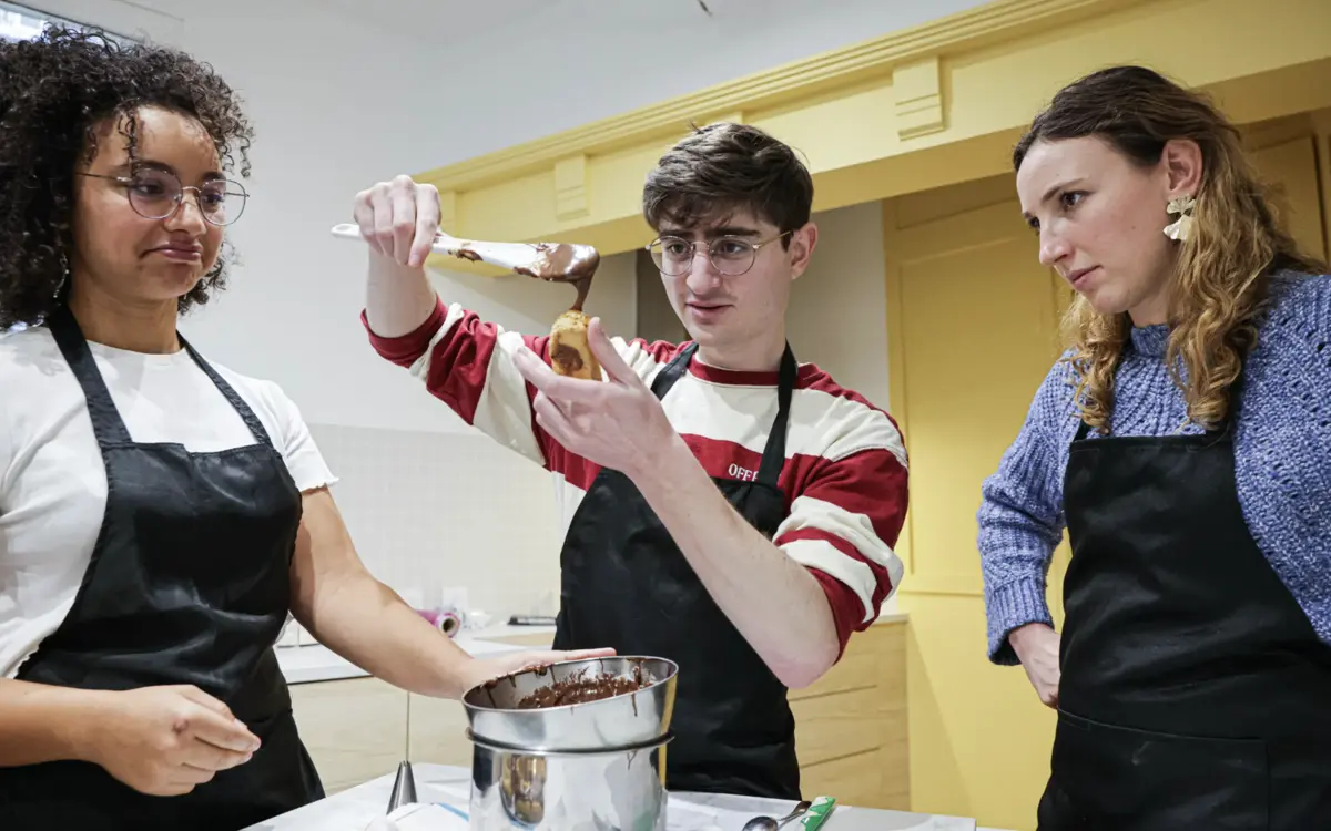 Cours de pâtisserie en groupe