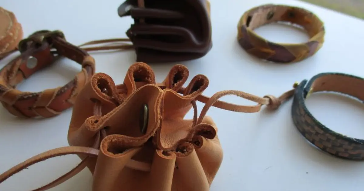 Atelier-patrimoine (3-5 ans) : travail du cuir